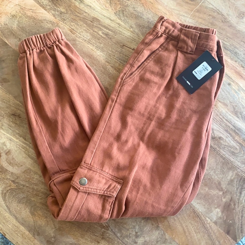 OFFERS! ❤️ FASHIONNOVA Rust Leslie Joggers